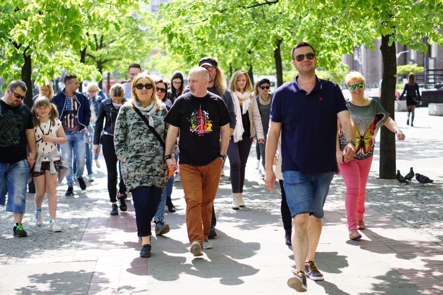 Warsaw: Highlights Guided Retro Bus Tour - Old Town stroll: Castle Square, Sigismund’s Column, St. John, the Mermaid, and the Barbican