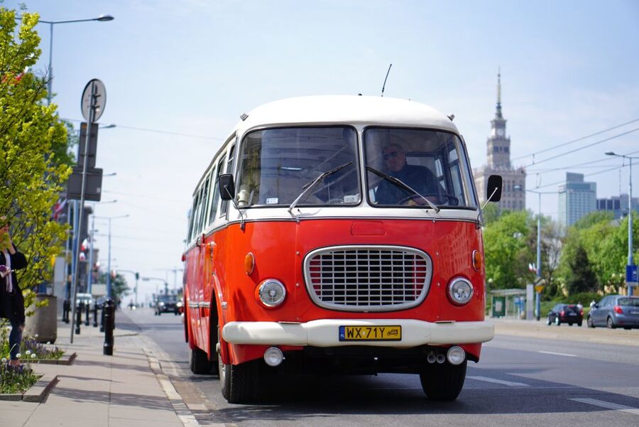 Warsaw: Highlights Guided Retro Bus Tour - Start point at the Palace of Culture and Science, and why that matters