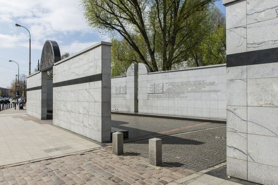 Warsaw: Jewish Heritage 4-Hour Private Tour - The Trail of Jewish Monuments: learning Warsaw in walking distance