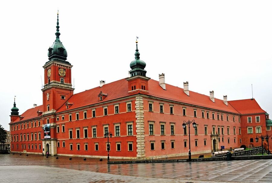 Warsaw: Old and New Town Private Walking Tour - Cathedral time: tombs from medieval princes to Paderewski