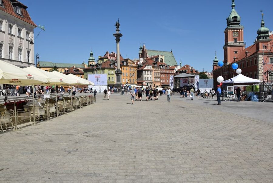 Warsaw: Old Town Guided Walking Tour - Jewish heritage at ghetto boundary markers and the Ghetto Wall Monument
