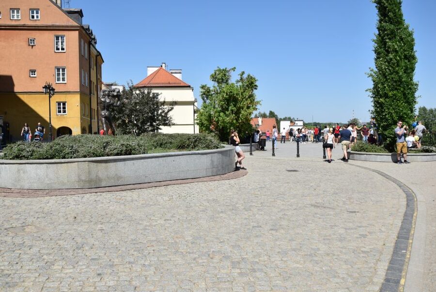 Warsaw: Old Town Guided Walking Tour - City wall remnants and the Barbican, defense you can picture