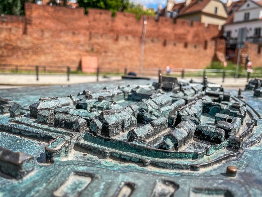 Warsaw: Old Town Highlights Walking Tour in English - The Royal Castle and the meaning of reconstruction