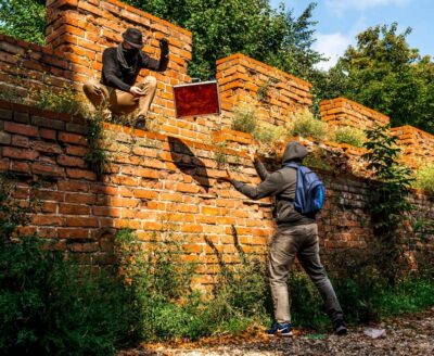Warsaw Old Town: Spy-Themed Walk & Game with Host