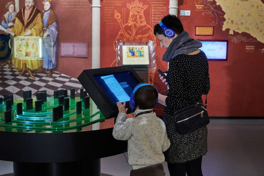 Warsaw: POLIN Museum of the History of Polish Jews Ticket - Audio guide tech and how it affects your pace
