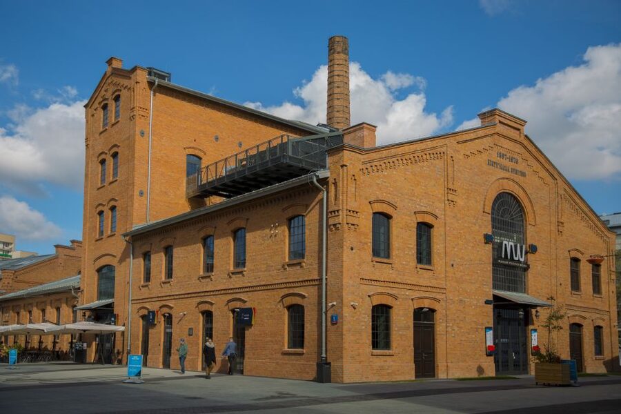 Warsaw: Polish Vodka Museum Tour with Tasting - The guided museum galleries: 70 minutes of vodka history with real storytelling