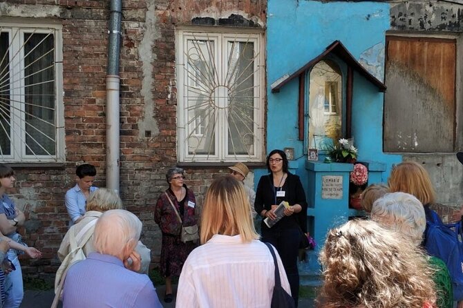 Warsaw Praga Guided Historical Walking Tour - Strzelecka 46 start: get your bearings before the walk gets interesting