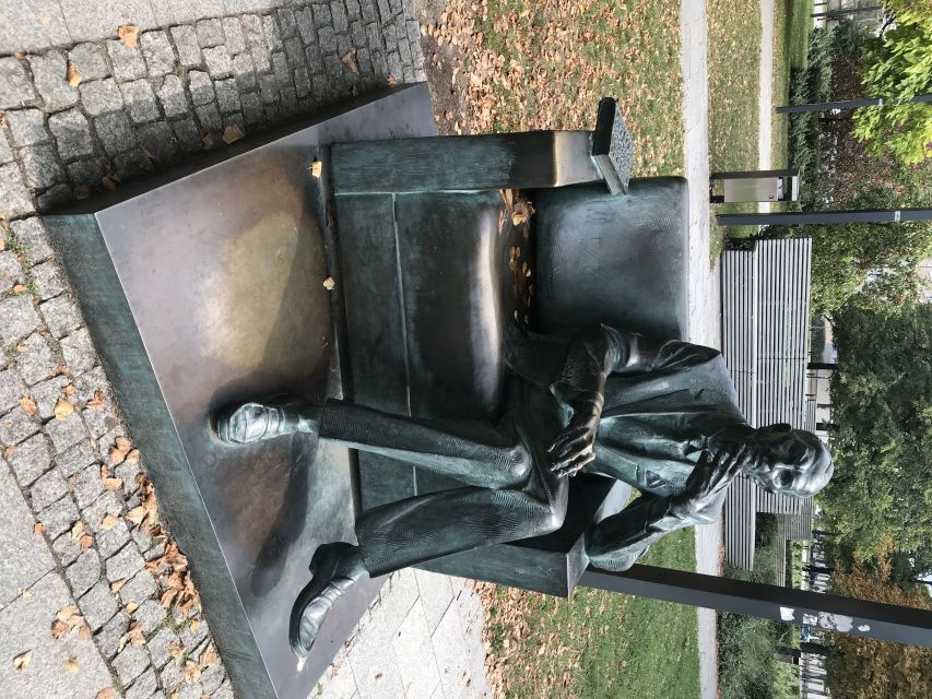 Warsaw: Skip-the-Line Royal Castle Guided Tour - 2-hour private tour versus 2-hour small group