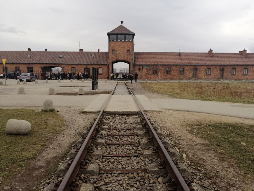 Warsaw: Tour to Krakow and Auschwitz by Train with Pickup - The Auschwitz and Birkenau visit, what you’ll actually see