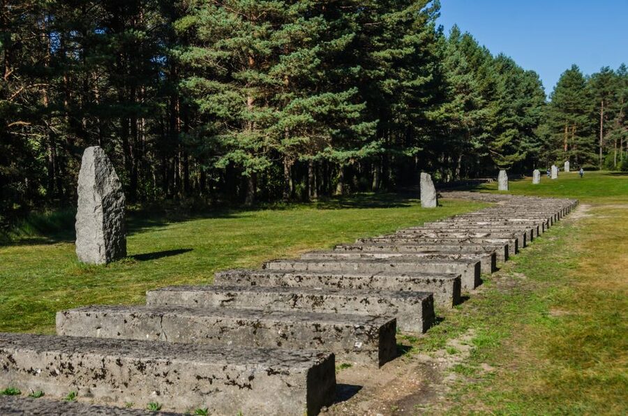Warsaw: Treblinka Heartbreaking Concentration Camp Tour - Time, pacing, and when to start in the morning