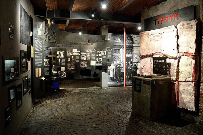 Warsaw Uprising Museum (1944) + POLIN Museum : SMALL GROUP /inc. Pick-up/ - Warsaw Rising Museum, 1944, and the 3D flight over a shattered city