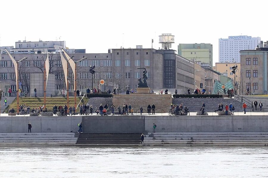 Warsaw: Vistula River Cruise with Your Music & City Views - Świętokrzyski Bridge views and the Copernicus to modern architecture corridor