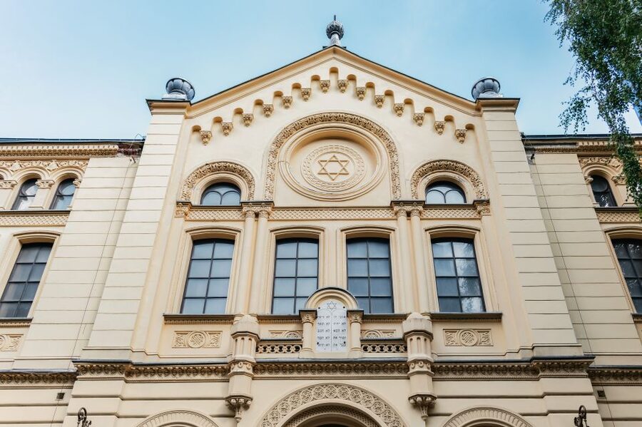 Warsaw: Warsaw Ghetto Private Walking Tour with Hotel Pickup - 1940 to 1943: The Chronology That Makes the Horror Make Sense