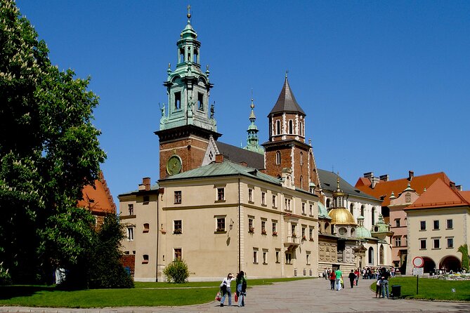 Wawel Castle and Cathedral Guided Walking Tour in Kraków - Wawel Cathedral in practice: crowns, chapels, and golden-domed details