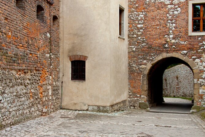 Wawel Castle and Cathedral Guided Walking Tour in Kraków - Price and value: why the $58.87 ticket package makes sense for a short visit