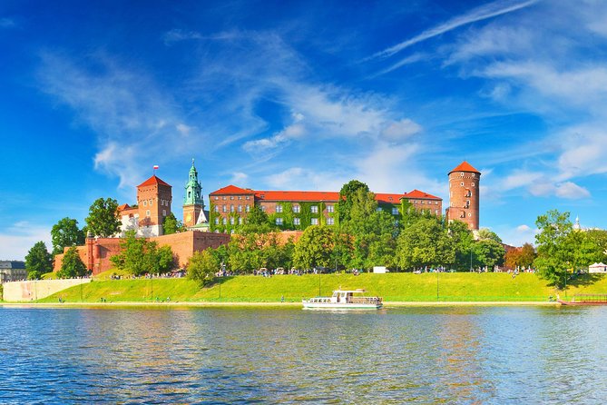 Wawel Hill Audio-Guided Tour - Stop 1, Wawel Royal Castle area: hill, courtyards, and why buildings matter