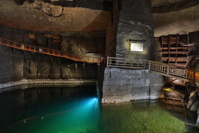Wieliczka Salt Mine Guided Tour from Krakow - The descent: steps, depth, and staying comfortable at 14 C