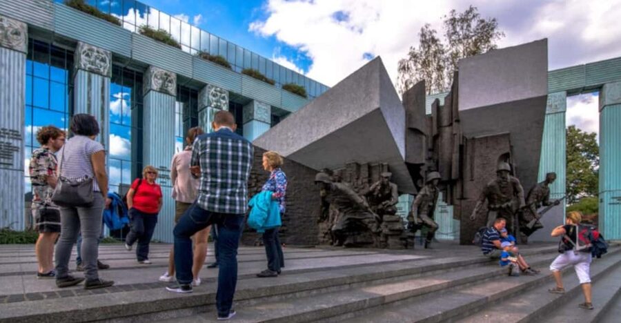 World War 2 in Warsaw walking tour in English - Former Adolf Hitler Square: When Architecture Is Part of the Story