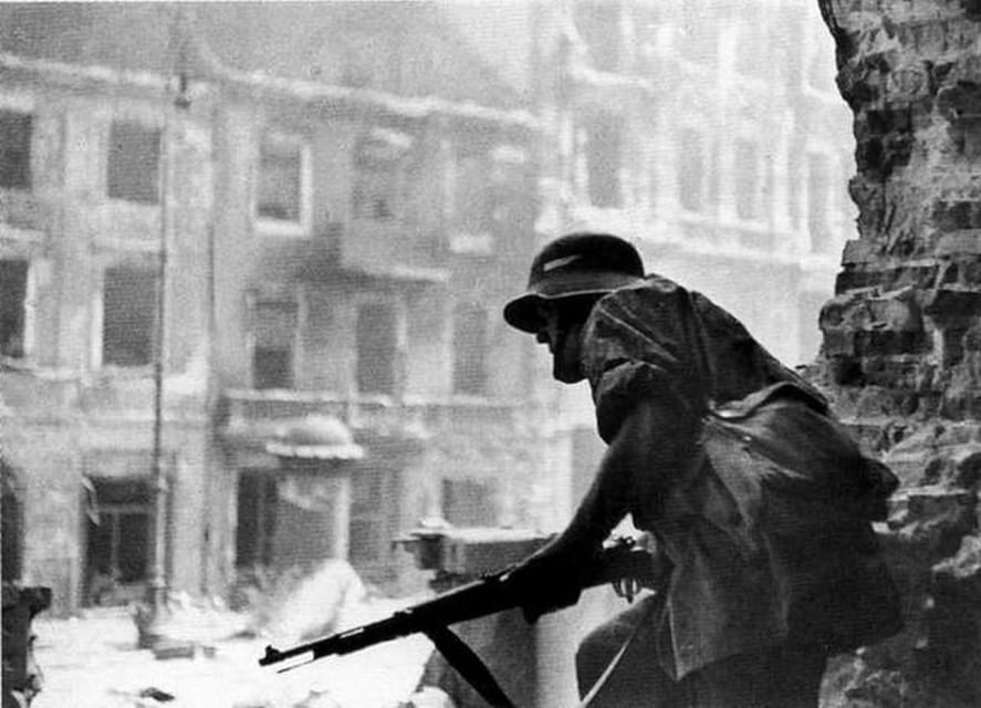 World War 2 in Warsaw walking tour in English - The Jewish Ghetto Stop: 1943, Survival, and Resistance