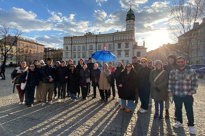 World War Two in Krakow: Jewish Quarter & Ghetto Tour - Stop 5: Okrąglak, street food and evening atmosphere