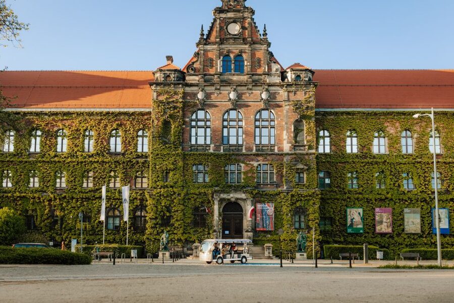 Wroclaw: 2-Hour Private Guided Tour by Electric Car - Why a 2-Hour Electric Car Tour Works So Well in Wrocław