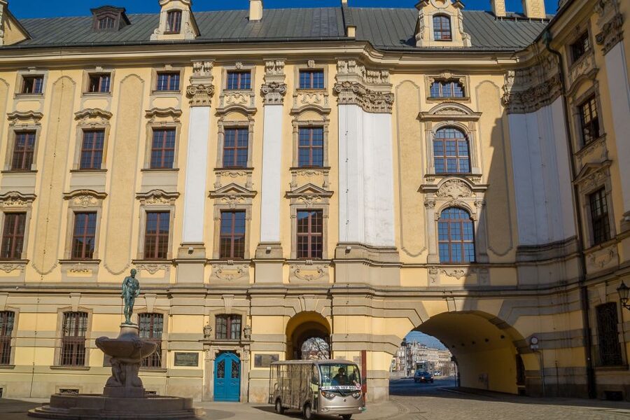 Wroclaw: 2-Hour Private Guided Tour by Electric Car - Live Guide Talk Plus Multilingual Audio, So Everyone Stays in the Loop