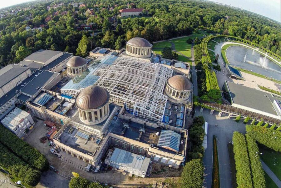 Wroclaw: 2-Hour Tour by Electric Car with a driver-guide - Where the 2-hour loop starts: Stare Miasto and the first river of stories