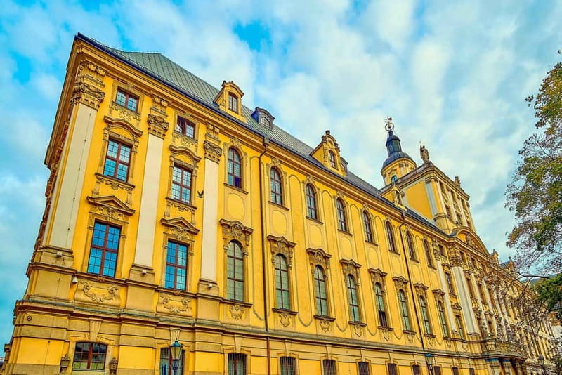 Wroclaw: 3-Hour City WalkingTour with University & Cathedral - Market Hall time: beer, coffee, and a real break