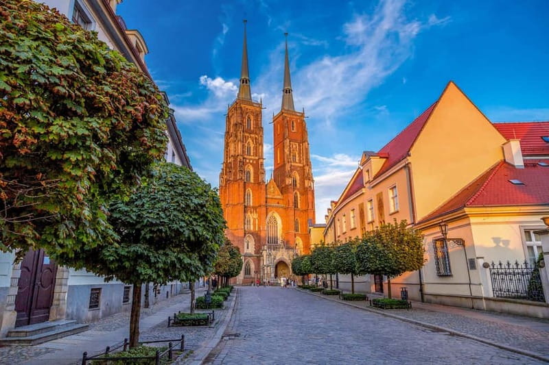 Wroclaw: 3-Hour City WalkingTour with University & Cathedral - Market Square, the flower colors, dwarfs, and Bonhoeffer