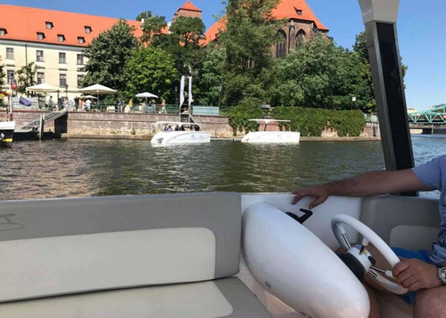 Wroclaw: City Walk and Cruise by Luxury Solar Catamaran - Solar catamaran details that affect your comfort