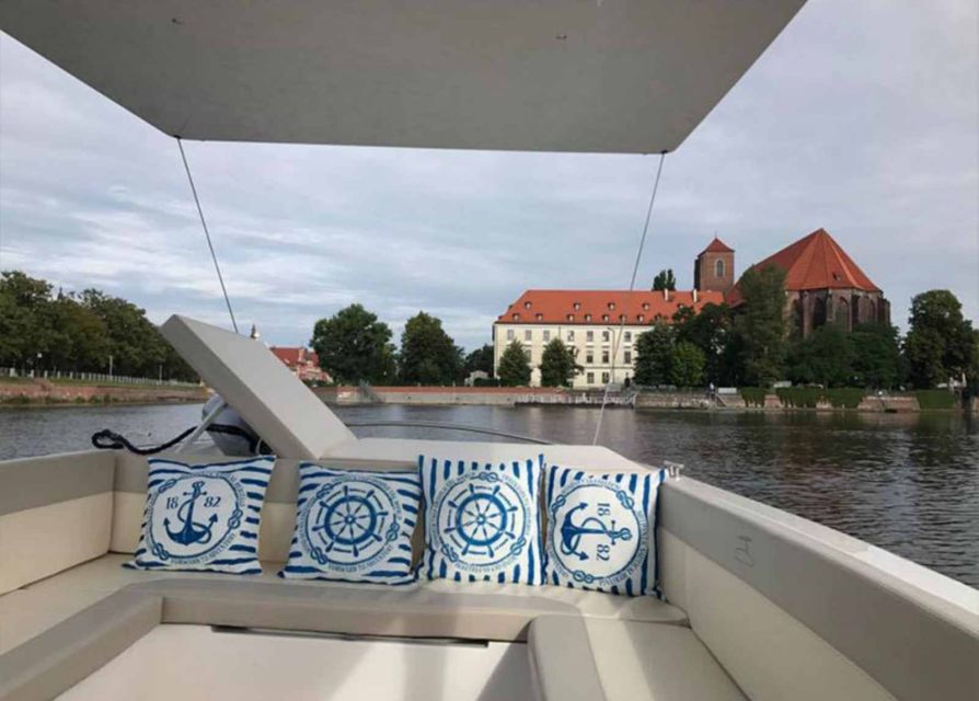 Wroclaw: City Walk and Cruise by Luxury Solar Catamaran - The big idea: Old Town on foot, cathedral views from the river