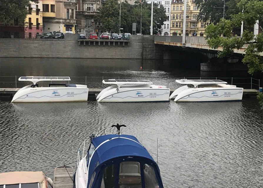 Wroclaw: City Walk and Cruise by Luxury Solar Catamaran - Market Hall area and a quick food moment