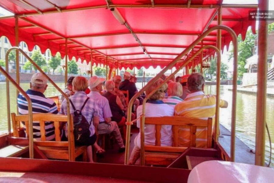 Wrocław: city walk with a professional guide and cruise - A quick look at the University of Wrocław for context