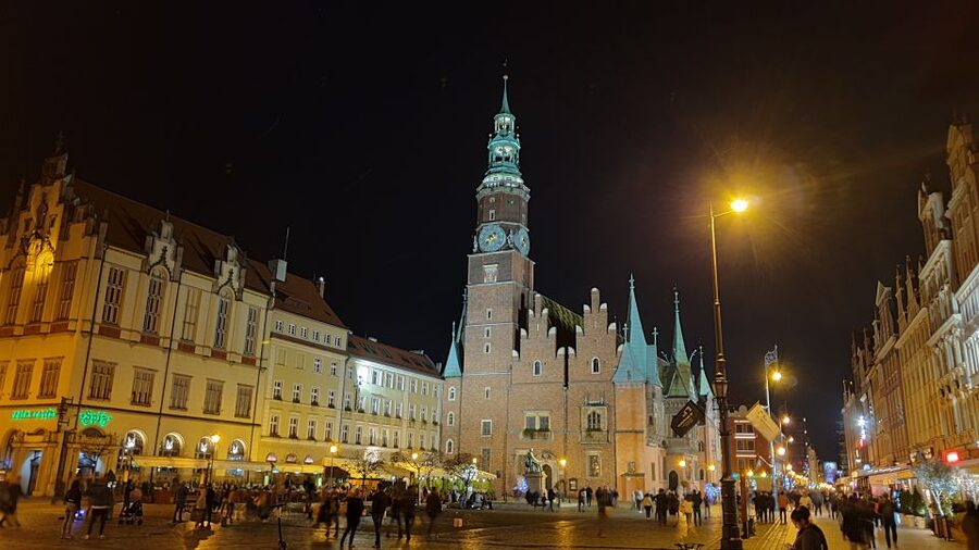 Wroclaw: Guided City Night Tour (2 hours) - Quick detour to medieval leftovers: Średniowieczne więzienie