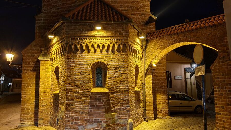 Wroclaw: Guided City Night Tour (2 hours) - Fencing Fountain and the university zone: details you might miss alone