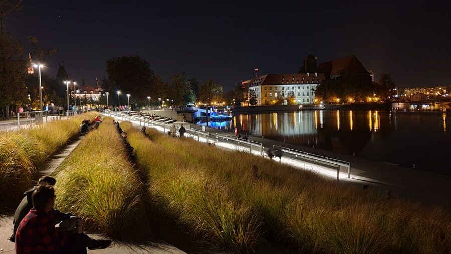Wroclaw: Guided City Night Tour (2 hours) - Dompanorama and Oder riverfront moments