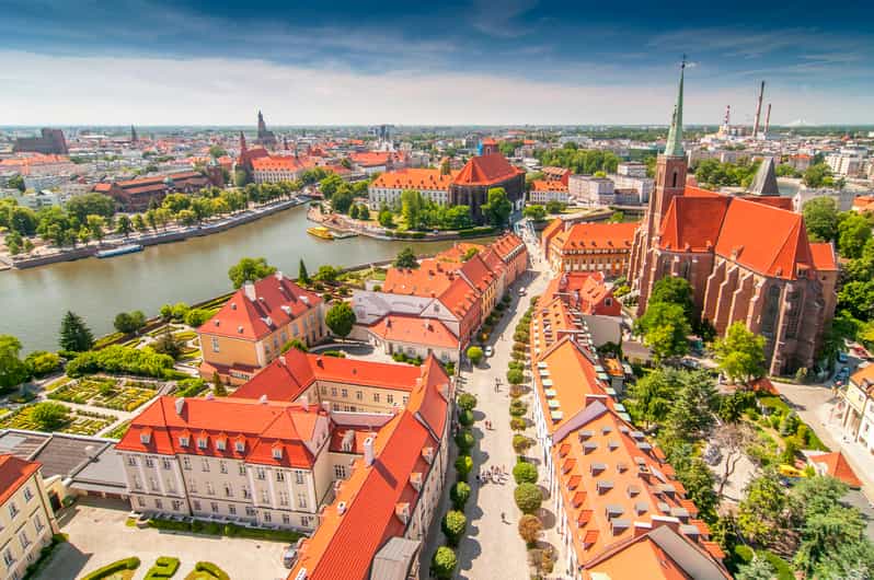 Wroclaw: Guided City Walk in Spanish - Medieval streets, craftsmen vibes, and the gnomes that give Wrocław its personality