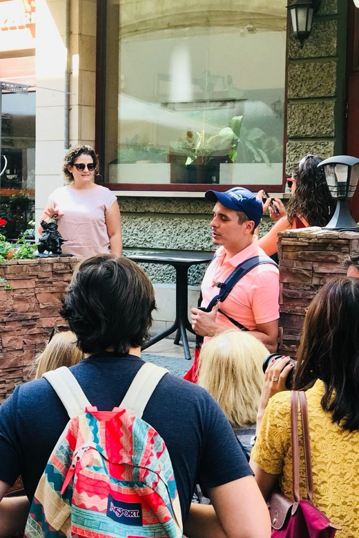 Wroclaw: Guided City Walk in Spanish - Starting at Rynek: City Hall, square views, and where the day comes together