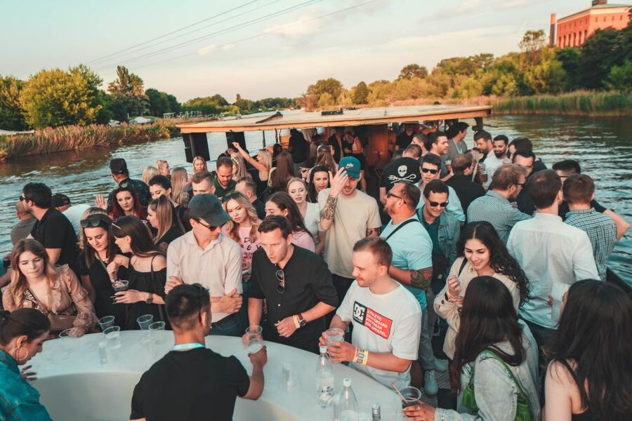Wroclaw: Oder River Boat Party with Unlimited Drinks - A 5-Hour Odra River Party With Real Wroclaw Views