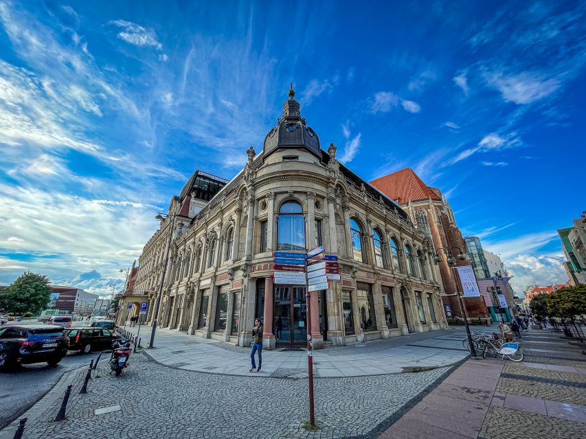 Wrocław: Old Town and Ostrów Tumski Walking Tour in English - Price and Value: Getting More Than a Checklist for $19