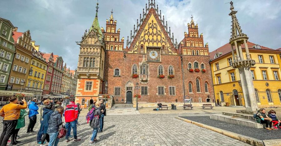 Wrocław: Old Town and Ostrów Tumski Walking Tour in English - Gothic Town Hall: When Old Wrocław Still Looks Imposing