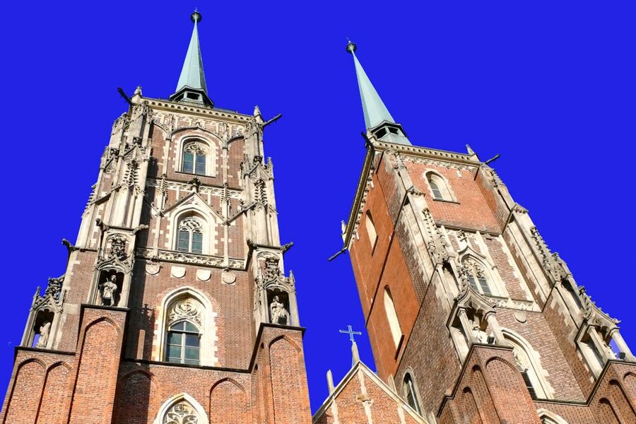 Wroclaw: Private Old Town Guided Walking Tour (2 hours) - Price and logistics, and when private is actually a good deal