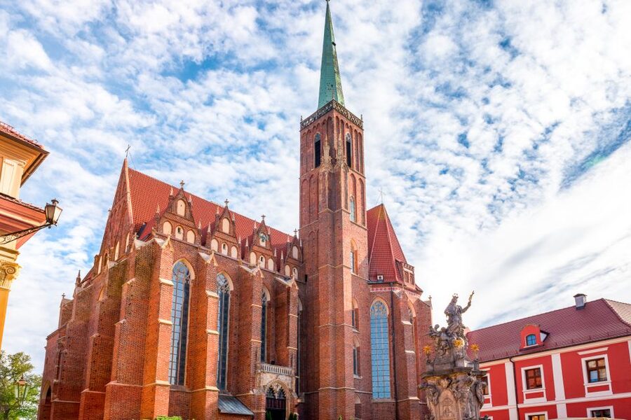 Wroclaw: Private Old Town Guided Walking Tour (2 hours) - Tumski Bridge and the medieval shift on the way to Cathedral Island