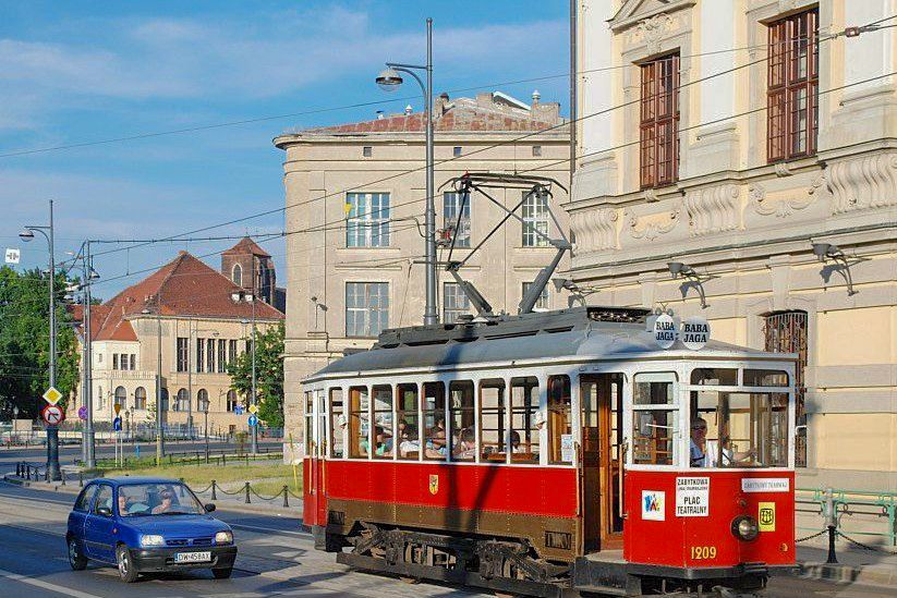 Wroclaw: Private Tour by smal Historic Tram 1,5h 13-16 seats - Pergola, Wrocław Fountain, and Grunwald Bridge Photo Windows