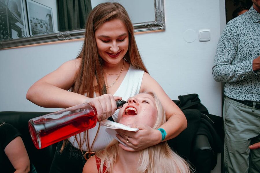 Wroclaw: Pub Crawl with Unlimited Drinks and VIP Club Entry - The unlimited drinks hour: what’s included and how to treat it