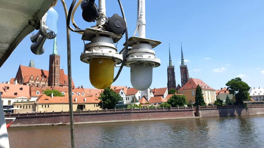 Wrocław: Short City Guided-Walk and Boat-Cruise (2 h) - Copper dwarves, Bonhoeffer, and the student-city vibe