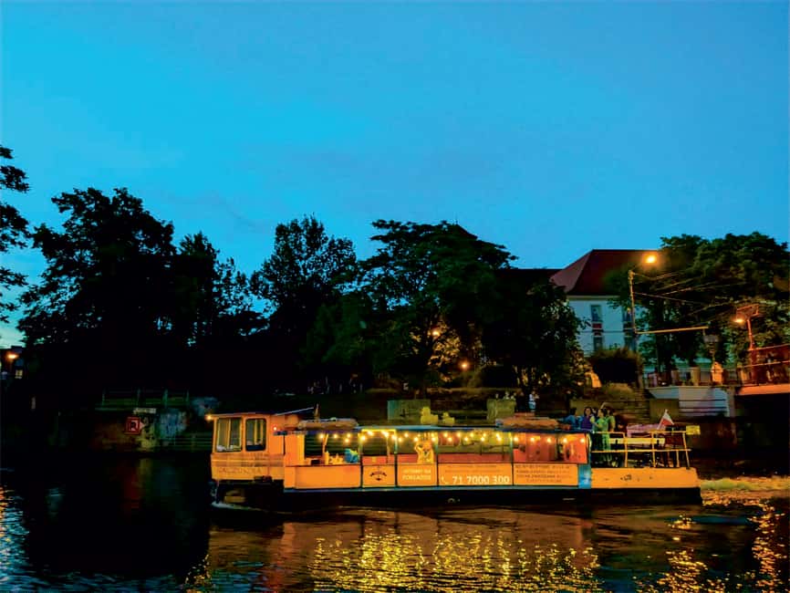 Wroclaw: Ticket for Old Town Christmas Cruise by Heated Ship - A Cozy 45-Minute Christmas Cruise on the Oder, With Heat and a Toilet