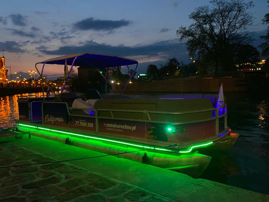 Wroclaw: Ticket for Old Town Christmas Cruise by Heated Ship - What You’ll Do Onboard: Christmas Decor, Carols, and QR Audioguide