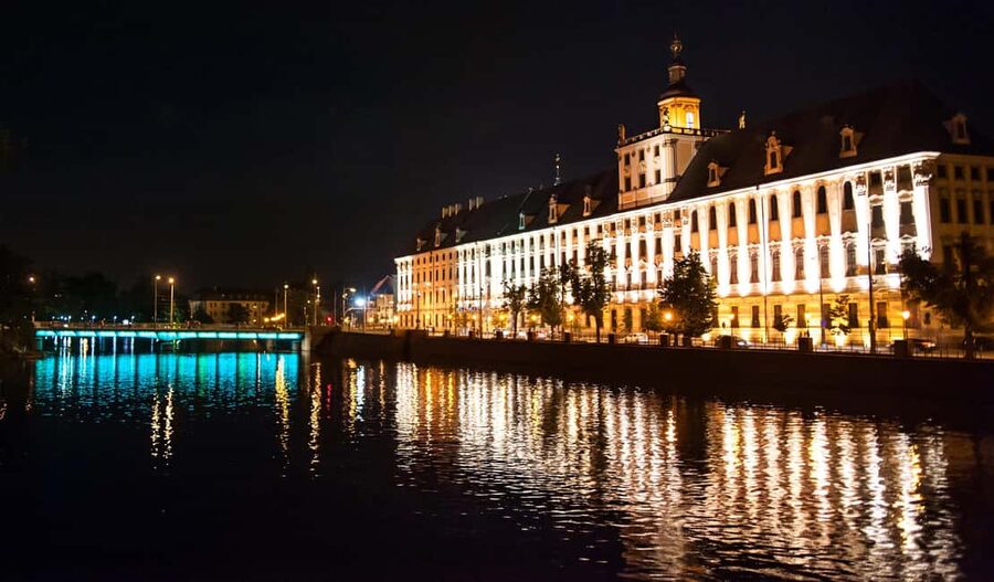 Wroclaw: Ticket for Old Town Christmas Cruise by Heated Ship - Where You Board Near Old Town: Grodzka Street by Hala Targowa