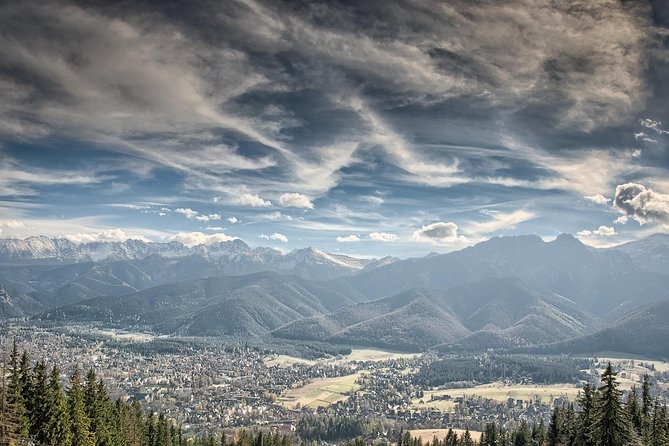 Zakopane Guied Tour: Cable Car, Local Spirits & Thermal Baths - Group size, guides, and how the schedule keeps moving
